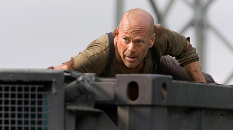 För fjärde gången får vi se actionikonen John McClane, spelad av Bruce Willis, sätta käppar i hjulet för ett gäng skurkar.En attack mot USAs samtliga datanätverk hotar att slå ut hela nationens infrastruktur. Männen bakom attacken har förutsett alla åtgärder som myndigheterna kan vidta för att hindra dem, men de räknade inte med vad som kan hända när John McClane ger sig in i leken...