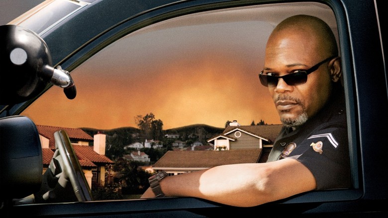 Lakeview Terrace - En LAPD officer börjar terrorisera hans närmaste grannar efter att lära sig de är en interracial gift par.