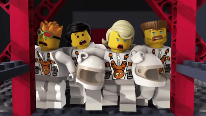 LEGO:s fantastiska värld kommer till liv för första gången som långfilm på dvd. Möt Clutch Powers – LEGO-världens främste byggare och upptäcktsresande – när han ställs inför sitt farligaste uppdrag någonsin. Följ Clutch och hans grupp av LEGO-experter när äventyret leder dem från LEGO City via rymdpolisens fängelseplanet till Ashlars medeltida värld. Där måste de hjälpa den rättmätige arvingen till kungens tron att hitta modet att återta kungadömet från den onde trollkarlen Mallock the Malign. Deras byggfärdigheter sätts på hårda prov när de möter Mallocks skelettarmé … Gör dig redo för ett unikt och actionspäckat äventyr – The Adventures of Clutch Powers!