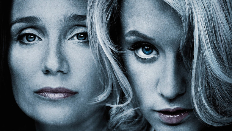 Två kvinnor i en steril och kall kontorsvärld spelar ett högt spel med höga insatser: Isabelle är en ung karriärkvinna, som beundrar sin mäktiga chef Christine. I början är Christine vänlig och hjälper henne, men efter ett tag börjar hon gå bakom ryggen på Isabelle, och tar åt sig äran för hennes idéer. Rasande, förödmjukad och förkrossad planerar Isabelle sin gruvliga hämnd. Det hela urartar till ett förvirrande, perverst spel om makt och förförelse, som går allt för långt. 