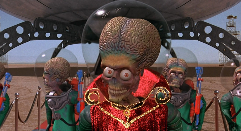 Schysst planet, den tar vi! Marsianerna beslutar sig för att anfalla vår planet och skövla allt där är. Varför? För att det är kul!Dom gillar att döda folk och förstöra byggnader; dom spelar till och med bowling med statyerna på Easter Isles och poserar för foton framför tempel som dom spränger i småbitar. Kommer någon att hitta på ett sätt att stoppa dom eller kommer alla att dö i kriget mot dessa korta utomjordingar med stora hjärnor?