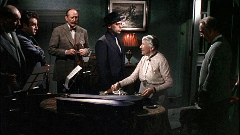 The Ladykillers - En excentrisk, om inte charmig Södra professor och hans besättning posera som ett band i syfte att råna ett casino, allt under näsan av hans intet ont anande hyresvärd: en skarp gammal kvinna.